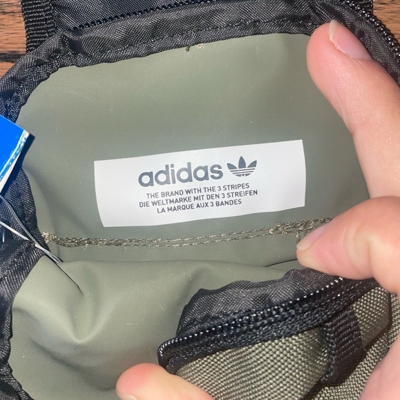NWT Adidas crossbody bag sport bag phone bag travel bag small bag fall bag - Picture 4 of 16